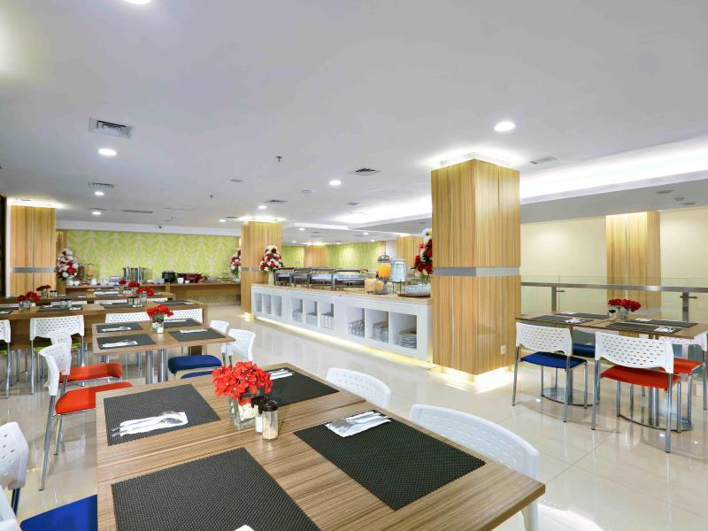 Cordela Hotel Чиребон Экстерьер фото