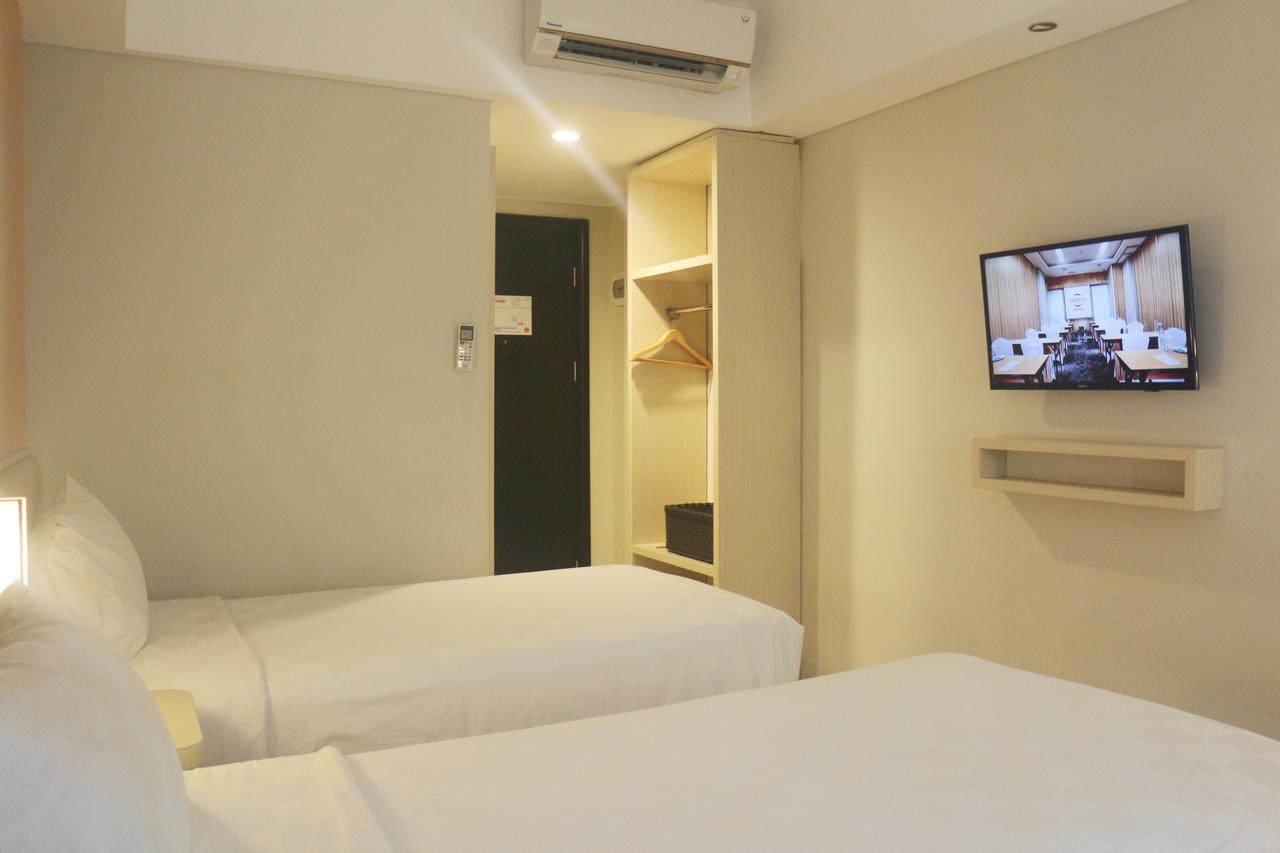 Cordela Hotel Чиребон Экстерьер фото