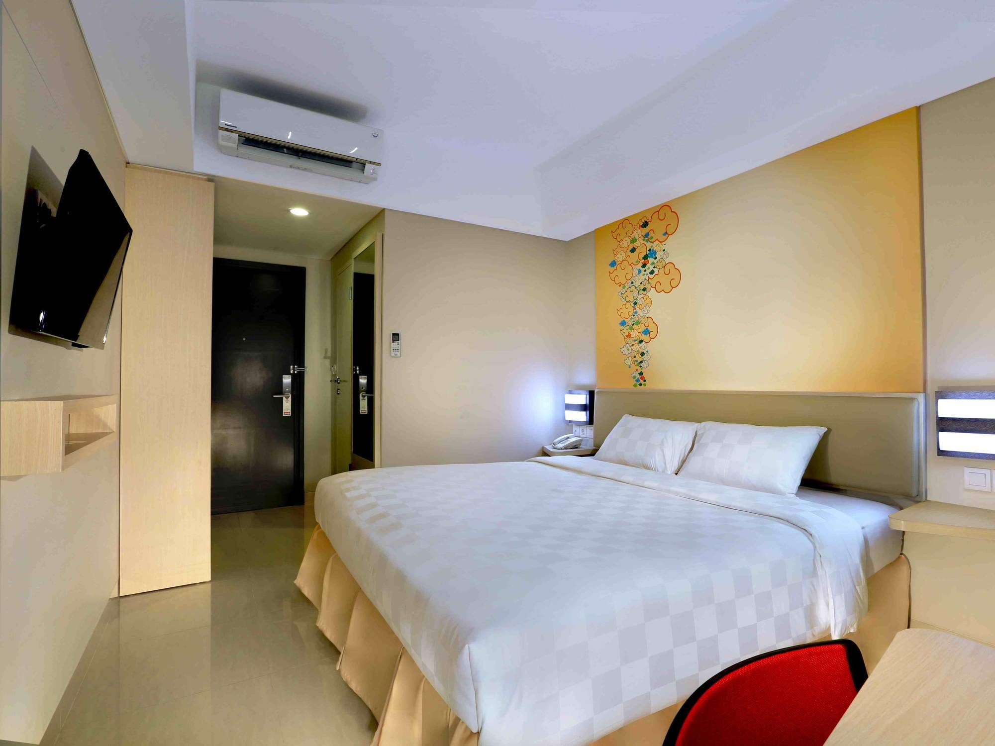 Cordela Hotel Чиребон Экстерьер фото